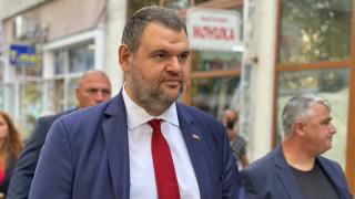 Министър председателят Николай Денков да информира писмено Народното събрание относно намеренията