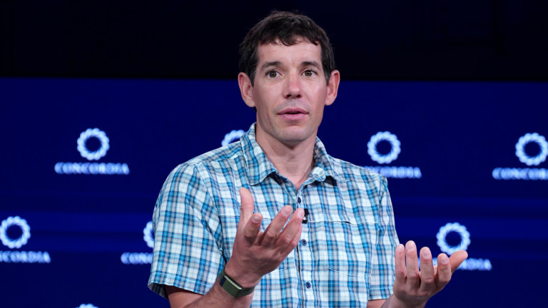 Алекс Хонълд, който изкачи 101-етажен небостъргач без предпазна екипировка