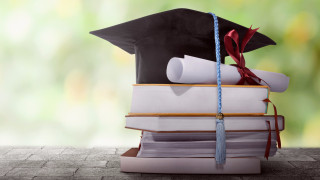 Младежите в България подобряват уменията си и по този показател