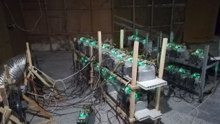 Закопчаха 33 годишен копал криптовалута с краден ток в Българово съобщи