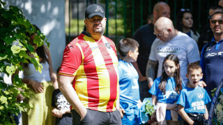 Председателят на Сдружението Левски на Левскарите Димитър Костадинов взе