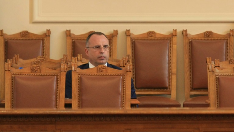 ГЕРБ посегнаха на млякото на децата. Това каза в декларация