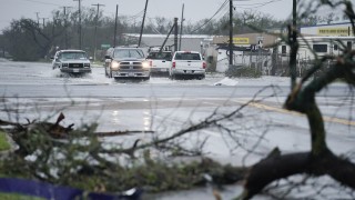 Две жертви на урагана "Харви" в Тексас