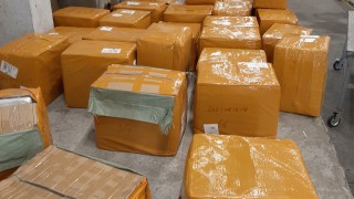 Митнически служители задържаха 18 387 фалшиви маркови стоки на ГКПП