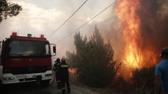 Големи пожари бушуват в Гърция
