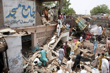Експлозия „по невнимание” уби 18 души в Пакистан